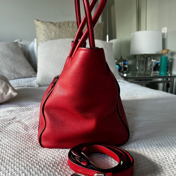 Red leather Prada bag - Picture 4 of 10